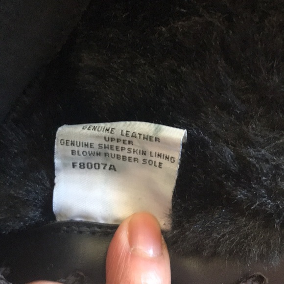 Ugg black leather sheepskin winter boots shoes size W9 - Picture 5 of 16